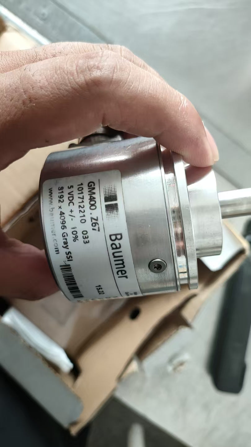 Baumer GM400.Z67 Absolute Encoder, 8192/4096 Resolution, Gray SSI, 5VDC, Solid Shaft