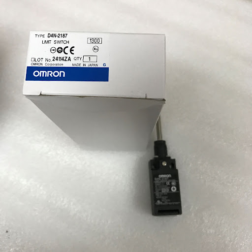 OMRON D4N-2187 Safety Limit Switch, 1NC/1NO, IP67 Protection, Plastic Rod Actuator