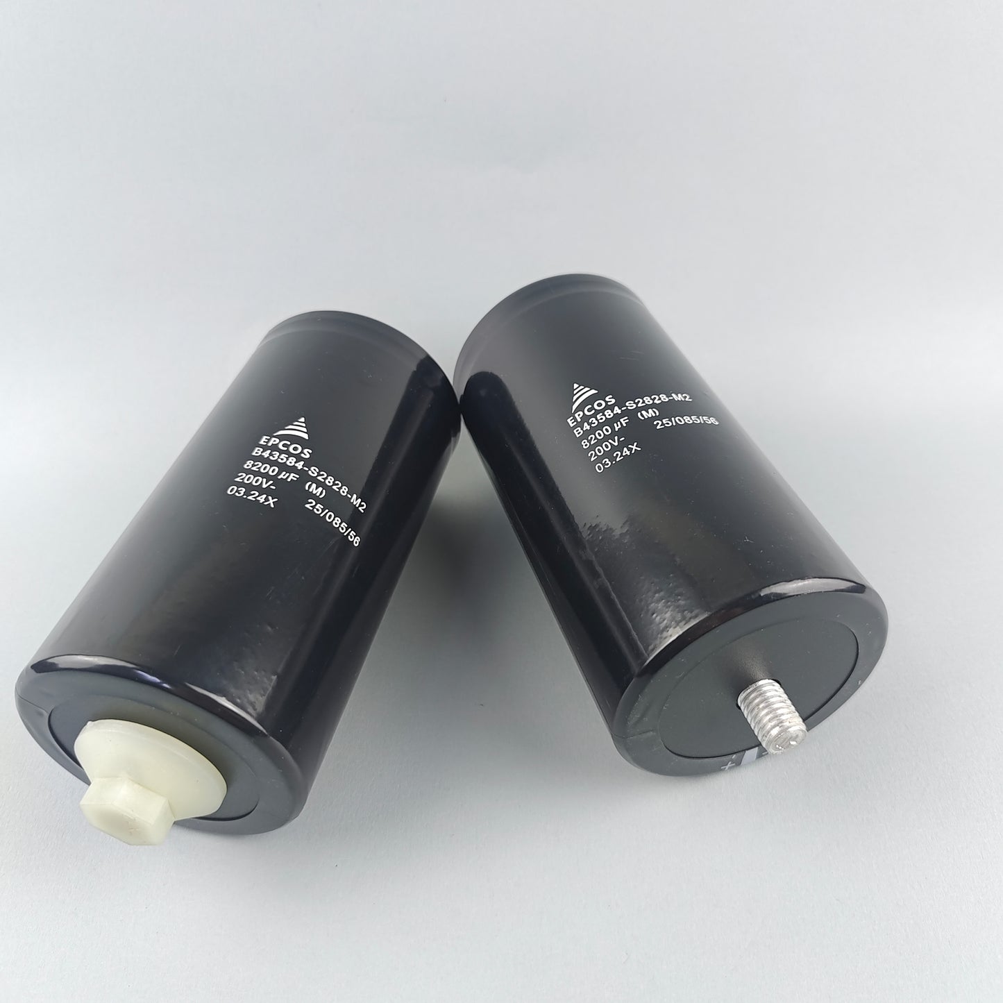 EPCOS B43584-S2828-M2 8200UF 200V Capacitor (12 Pieces)