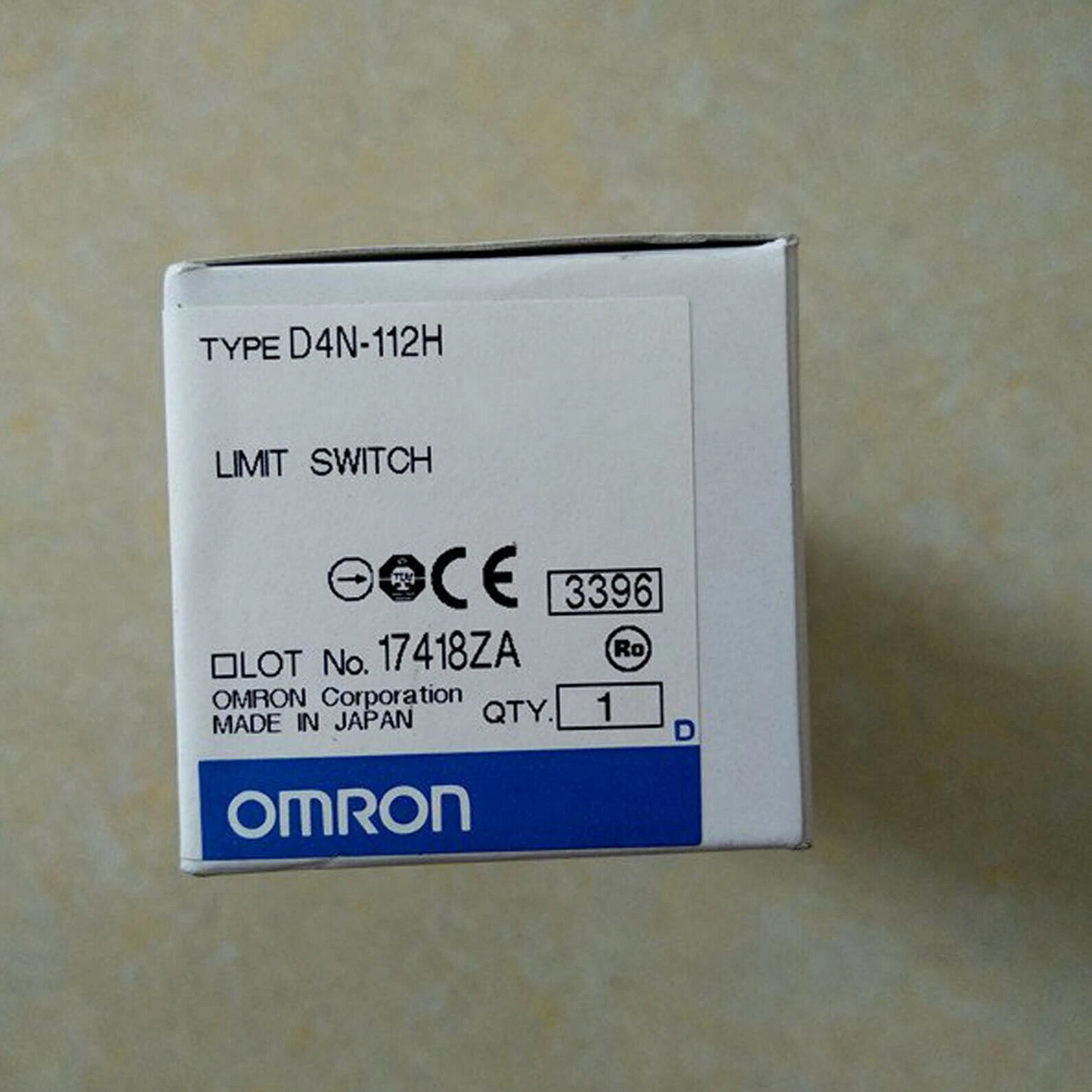 OMRON D4N-112H Safety Limit Switch, 1NC/1NO, IP67 Protection, Adjustable Roller Lever