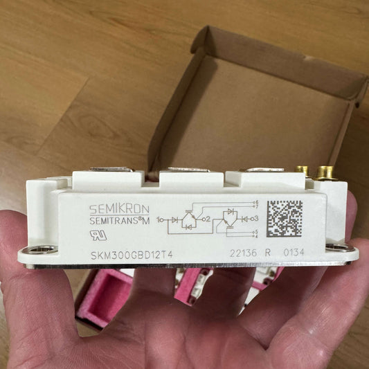 Semikron Danfoss 22892212 SEMITRANS 3 SKM300GBD12T4, IGBT 4 Fast Trench, 300A, 1200V, 106x62x31