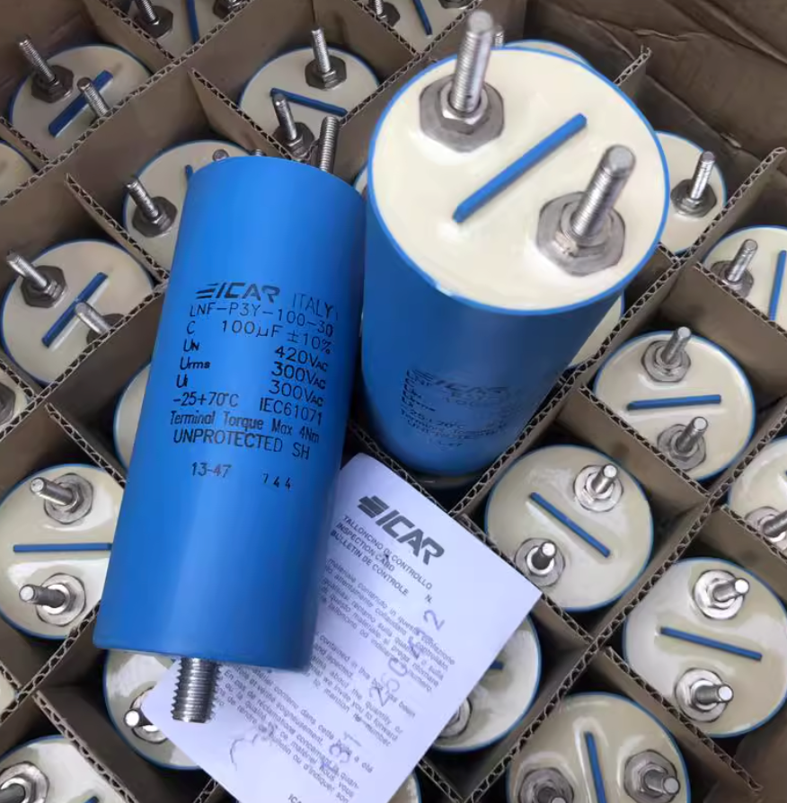 Condensador de funcionamiento del motor ICAR LNF-P3Y-100-30, 100 µF ±10 %, 420 V CA, 60 mm de profundidad x 140 mm de alto, IEC 61071 (paquete de 4)