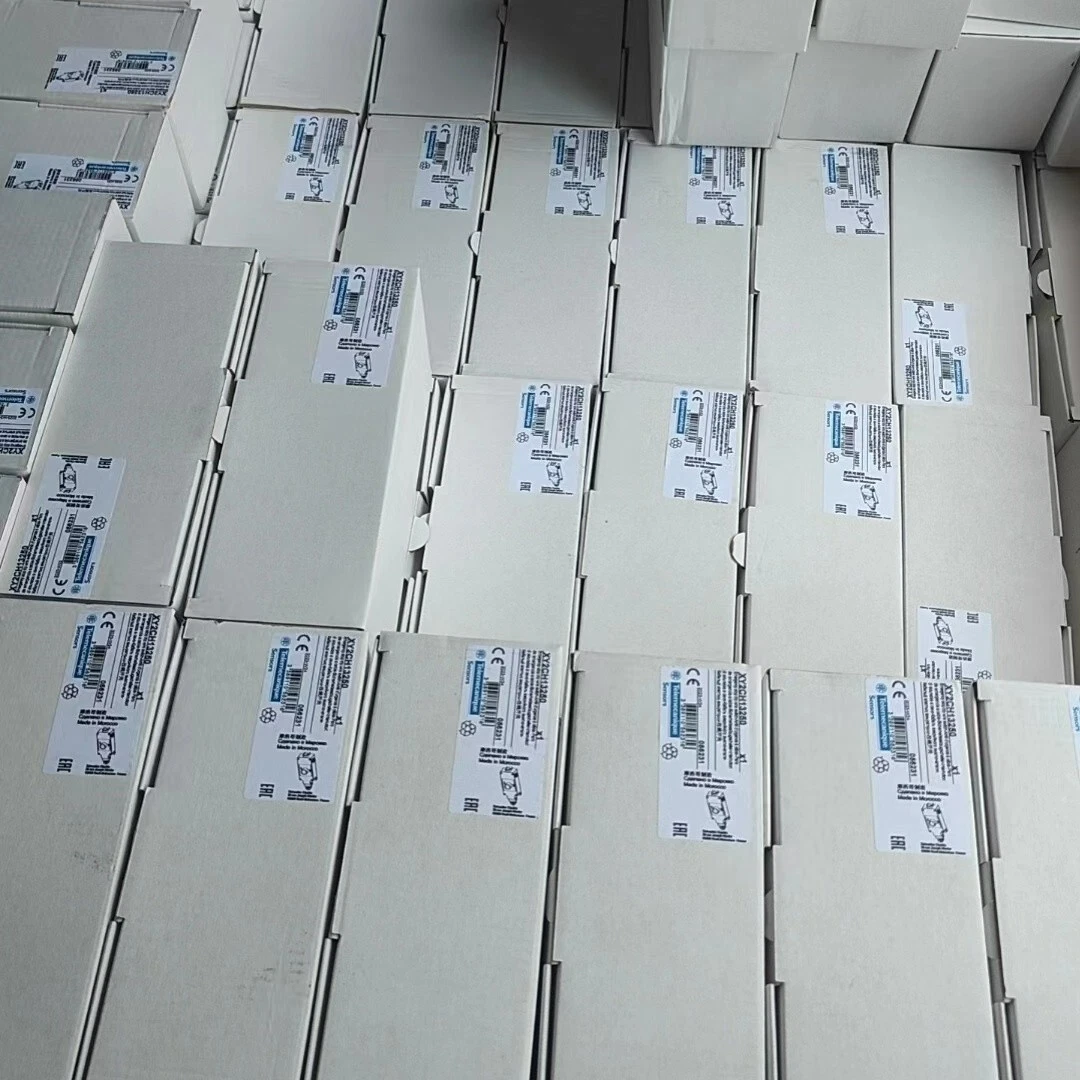 Telemecanique XY2CH13250 Latching Emergency Stop Rope Pull Switch, 1NC+1 NO, Red Housing