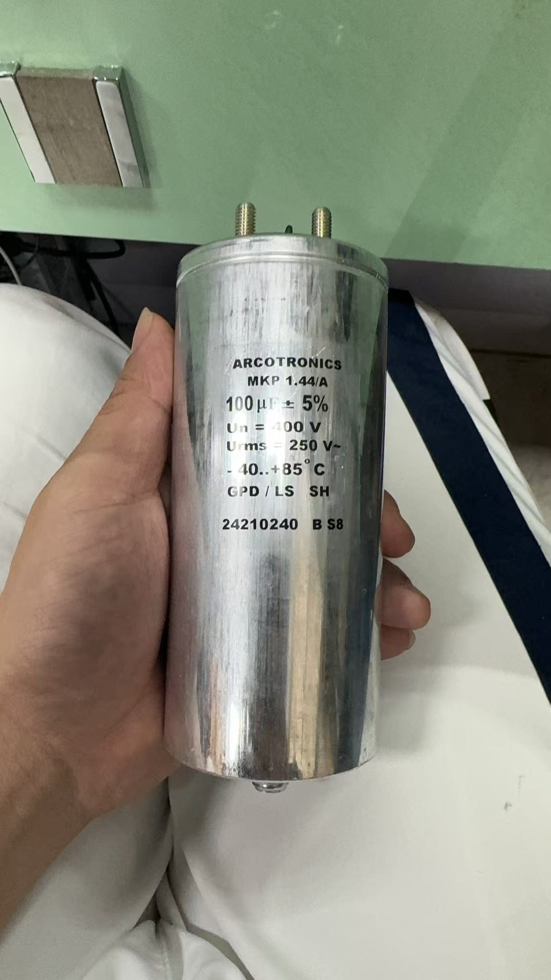 ARCOTRONICS ARCOTRONICS MKP 1.44/A  GPD/LS SH 14152486 E7 140*60 100μF 400V MKP screw Capacitor (3 Pieces)