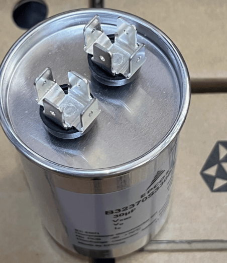 EPCOS EPCOS B32370S3306J030 30UF 330V/460V Capacitor (12 Pieces)