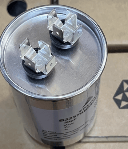 EPCOS EPCOS B32370S3306J030 30UF 330V/460V Capacitor (12 Pieces)