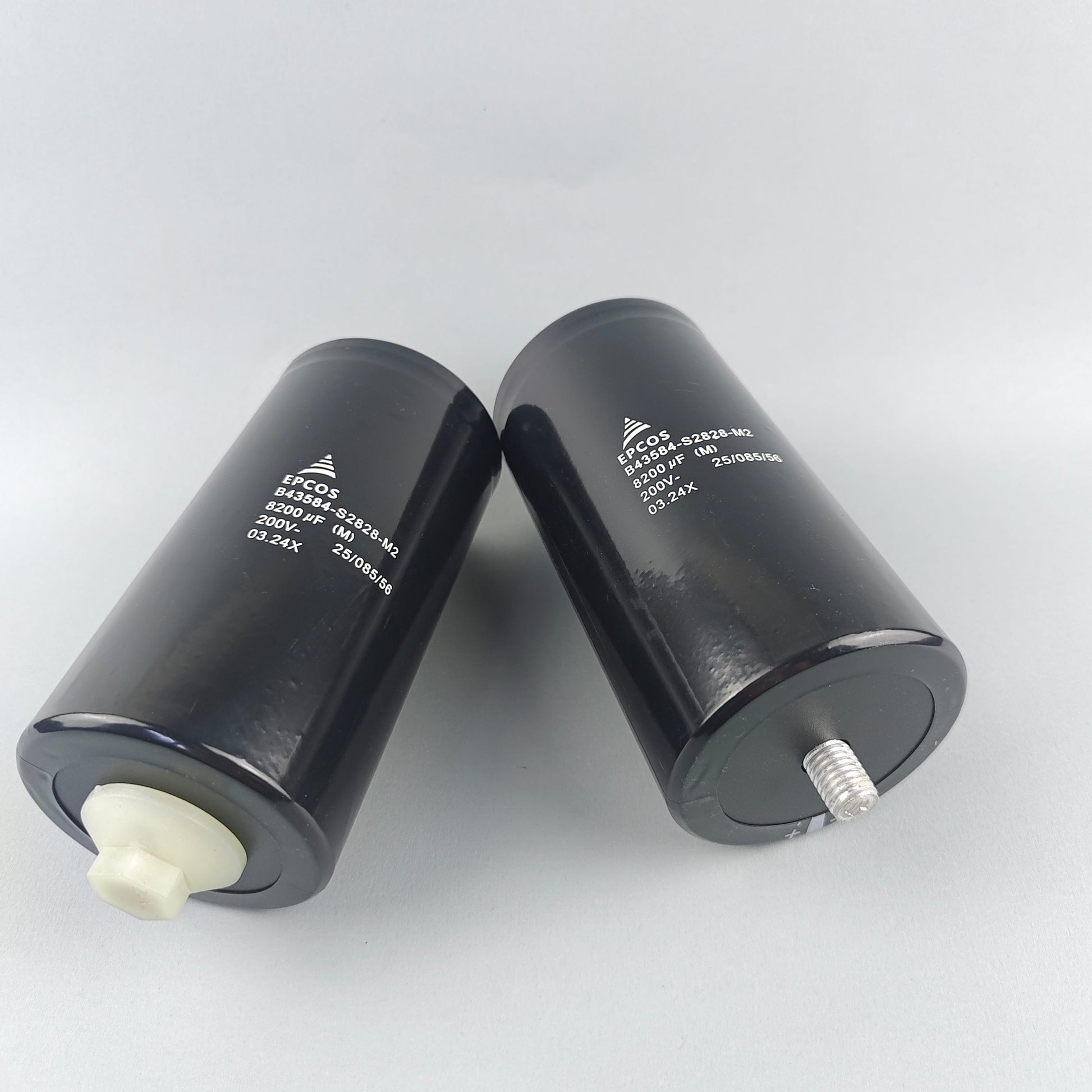 EPCOS EPCOS B43584-S2828-M2 8200UF 200V Capacitor (12 Pieces)