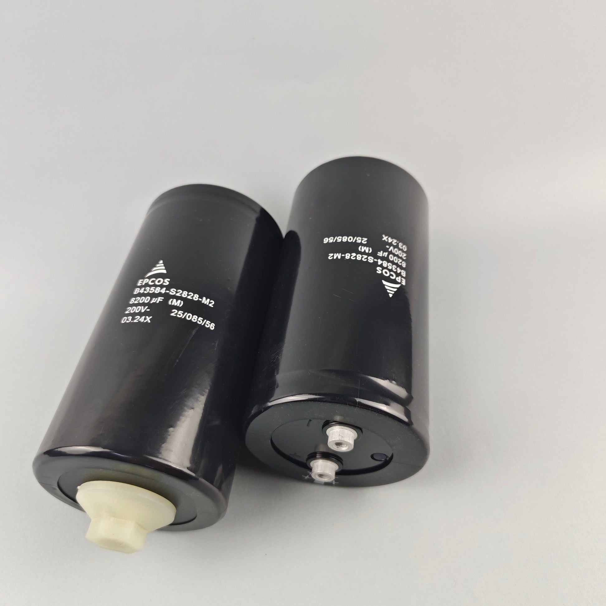 EPCOS EPCOS B43584-S2828-M2 8200UF 200V Capacitor (12 Pieces)