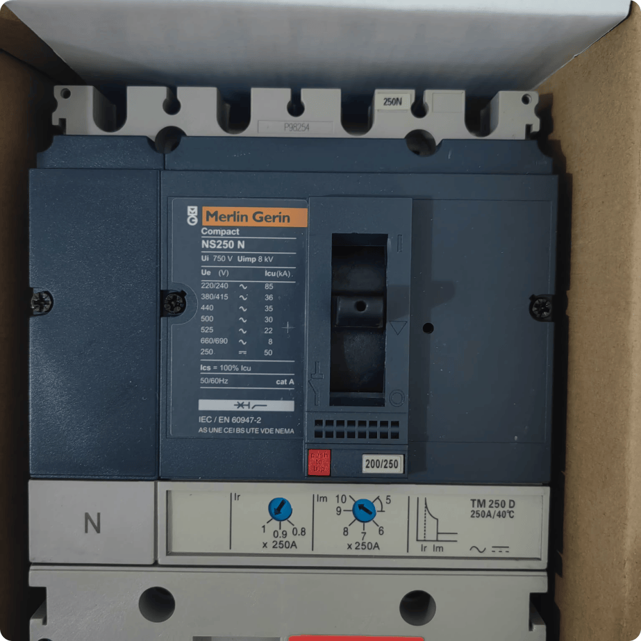 Schneider Molded Case Circuit Breakers Schneider Electric 29770 Compact NS100N Circuit Breaker, 100 A, 3-Pole 690 V AC