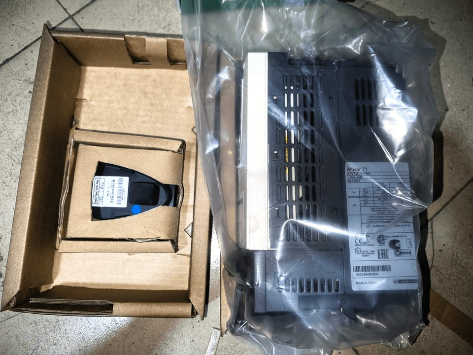 Schneider Schneider ATV71HU22N4Z 2.2kW-3HP - 480V variable speed drive