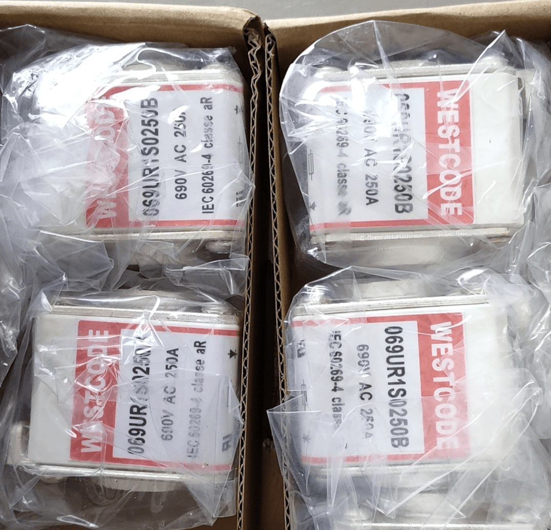 WESTCODE Semiconductor Protection Fuses WESTCODE 069UR1S0250B Ultra-Rapid Semiconductor Fuse, 250A 690V AC - Pack of 5